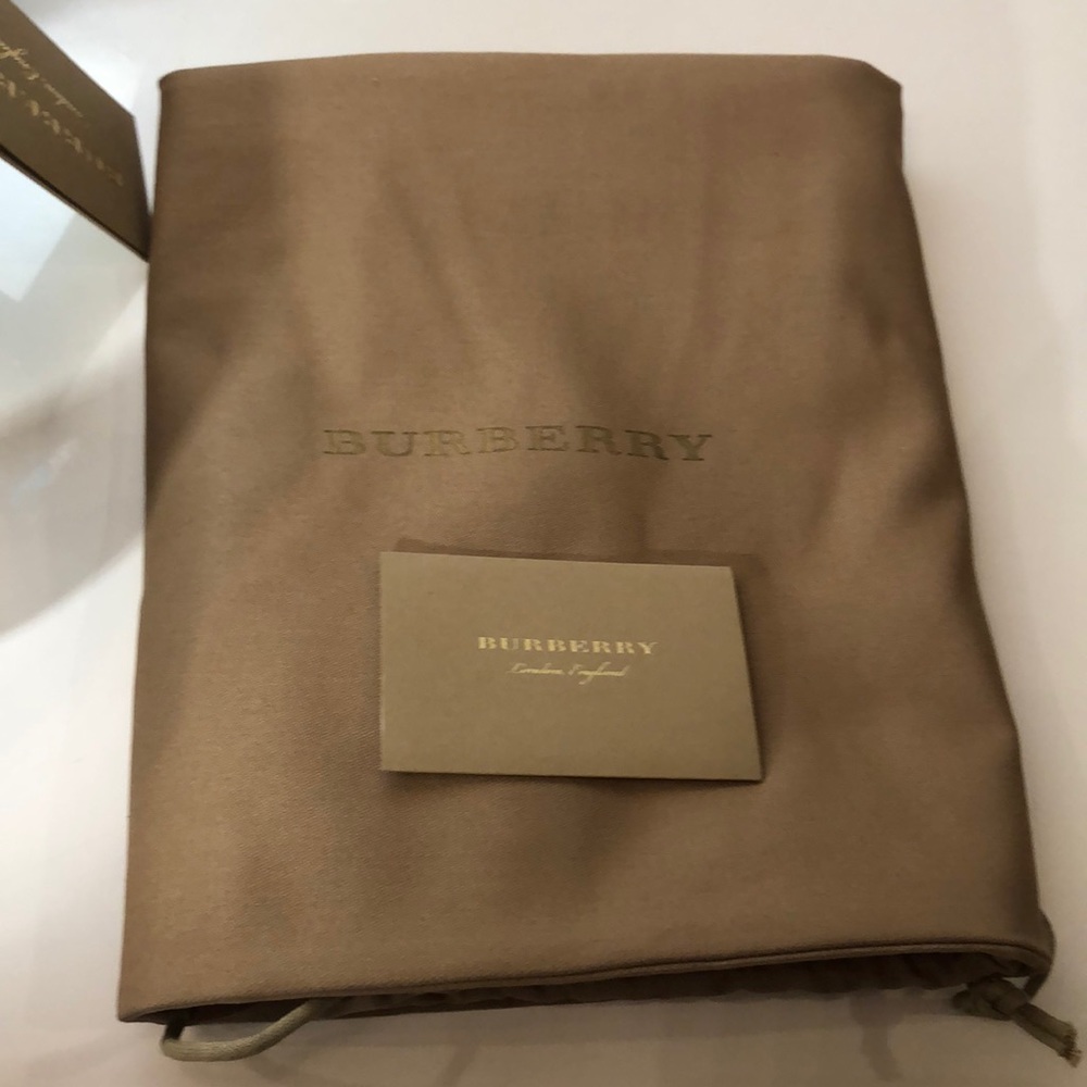 Authentic Burberry Canvas Check Medium Tote 👜 - Picture 15 of 15